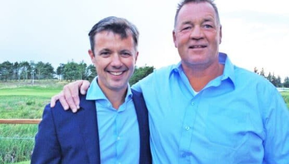 En af Brians fans er kronprins Frederik. De mødtes flere gange gennem årene ved den afdøde dynekonge Lars Larsens golfturneringer i Himmerland Golfklub (Foto: Privat)