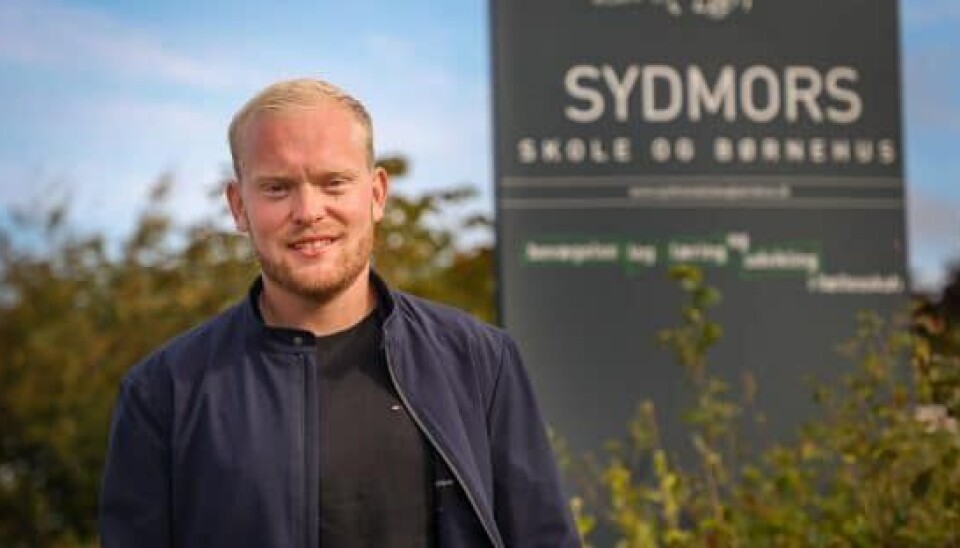 Christian har inviteret pigerne med hjem til sin landsby og skal prøve at overbevise pigerne om, at det er fantastisk at bo her. (Foto: Anders Brohus/TV 2)