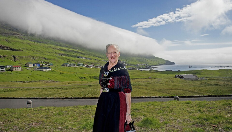 Dronningen i 2016 med det nye tørklæde og forklæde på sin folkedragt, som hun fik i 1959 (Foto: Liselotte Sabroe/Ritzau Scanpix)