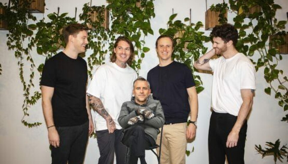 Frederik, Anthon Louis og Mathias fra 'Bare En T-shirt' med de nye løver Christian Arnstedt og 'Bernie'-Jacob Riisgaard (Foto: bareentshirt.dk)