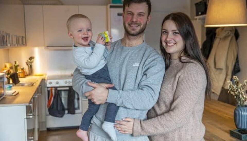 'Årgang 20'-familien fra Lyngby består af lille Louie, far Daniel, 24 og mor Maria, 23 (Foto: Michael Stub)