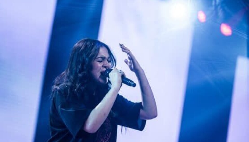 Hiba leverede ellers en stærk præstation i aftenens live show, hvor hun sang 'You should be sad' af Halsey. (Foto: Lasse Lagoni/TV 2)