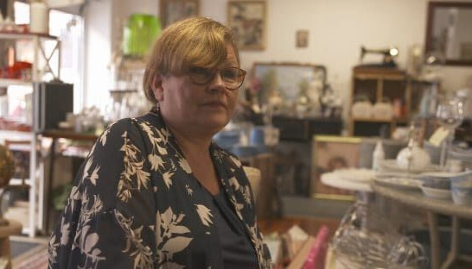 Henriette ejede også en antikforretning i Korsør, som ikke har givet andet end underskud. Butikken måtte hun derfor straks af med, og selvom det gjorde ondt, så er Henriette i dag glad for den ekstra tid og de ekstra penge, det har givet hende (Foto: TV3)