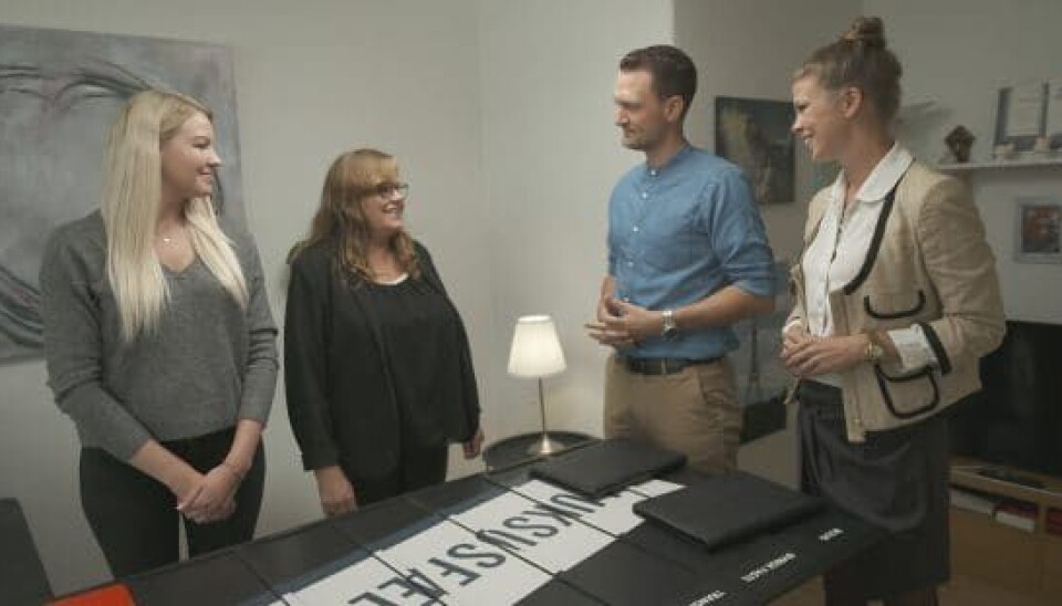 Henriette fik ikke store roser fra eksperterne Louise og Kenneth, da de lagde hendes budget i 'Luksusfælden' (Foto: TV3)