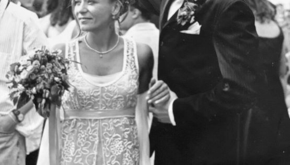 De smukke, unge mennesker i 1996, hvor Lise og Petr lige var kommet ud af kirken som ægtefolk (Foto: Privat/Steen Evald)