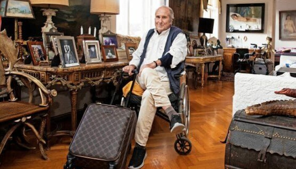 I efteråret besøgte HER&NU Erik i hans lejlighed på Esplanaden. Her havde han netop fået en ny Margit Brandt-kuffert hjem, der kan købes i Bahne (Foto: Henrik R. Petersen)