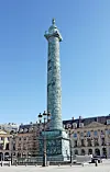 Søjlen midt på Place Vendôme. Den ottekantede plads, der også huser Hôtel Ritz, blev bygget i 1702 som et monument over Louis XIV's hæres glorværdighed (Foto: Mega Agency)