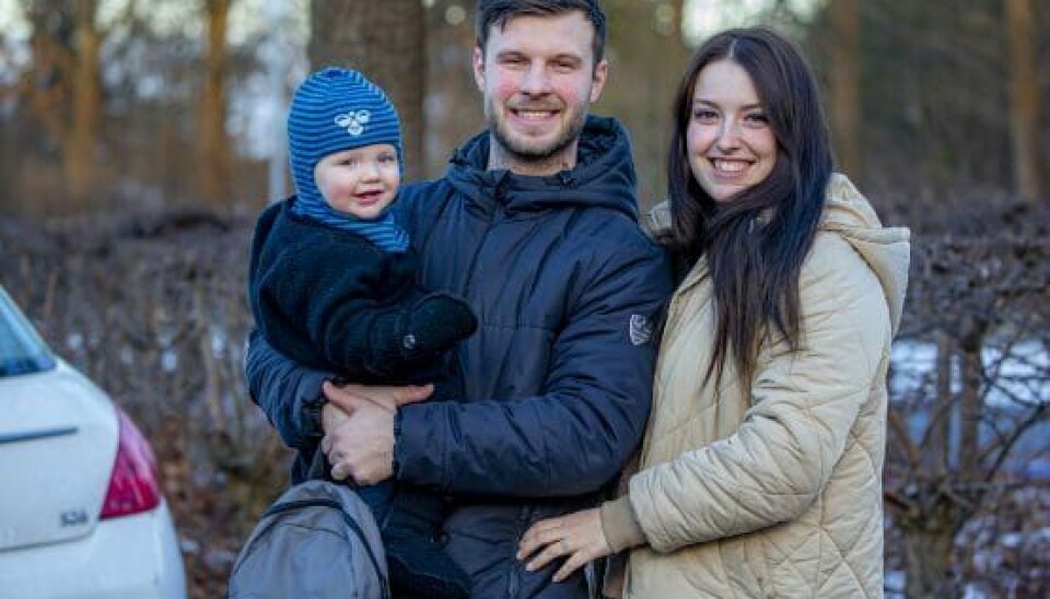 Louis har arvet sit store smil fra begge sine lattermilde 'Årgang 20'-forældre, Daniel og Maria, som han bor i Lyngby med (Foto: Michael Stub)