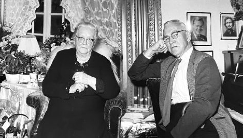 Lars’ bedsteforældre Signe og Kresten ved deres guldbryllup i 1959. Signe var husmor, Kresten var tidligere officer og havde den største danseskole i Aalborg (Foto: Privat)