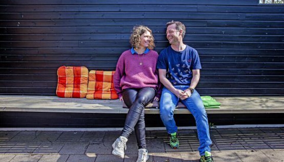 Efter mere end ti år sammen blev Ask og Pia gift på Frederiksberg Rådhus i april måned. Festen er grundet corona udskudt til slutningen af juni måned, og de kan næsten ikkevente (Foto: Michael Stub)