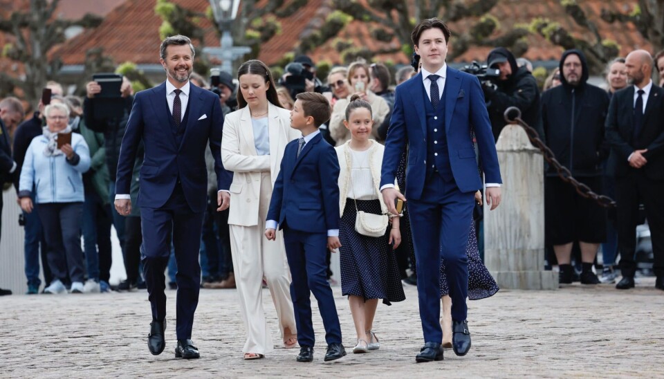 Kronprinsfamilien på vej fra Kancellihuset til Fredernsborg Slot. (Foto: Bo Nymann)