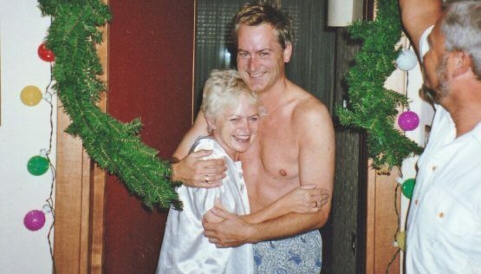 Keld og Hilda på deres sølvbryllupsdag i Rom, 1993. – Jeg ville hverken eje eller have en æresport, men ikke desto mindre overraskede familie og venner os med den grimmeste af slagsen i plastik og kulørte lamper, fortæller Hilda (Foto: Privat)