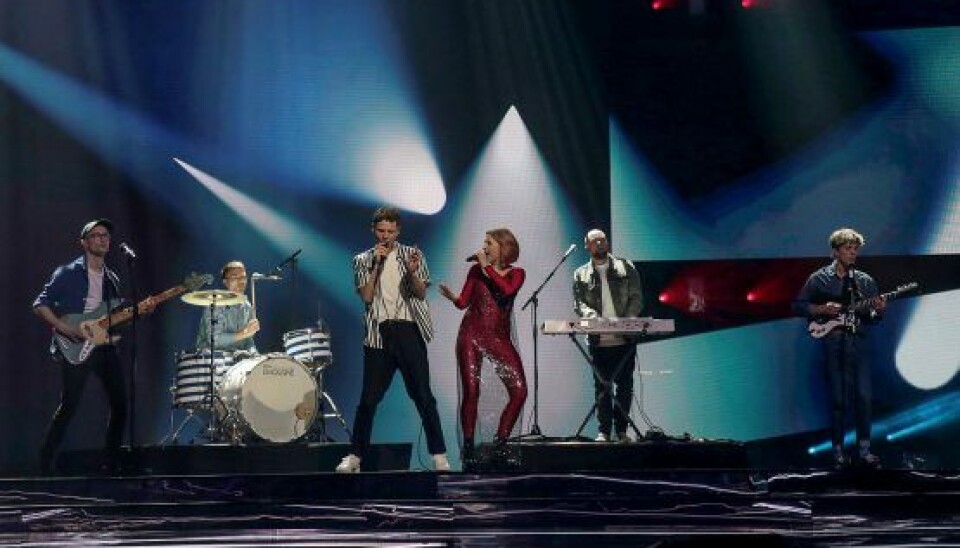 Alphabeat måtte pludselig skifte bassist under generalprøven til 'X Factor finalen', da Anders Reinholdt (yderst tv.) blev kaldt til København. (Foto: Niels Henrik Dam)
