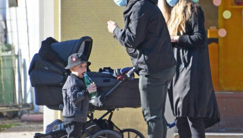 Billede 1 - Til daglig bor parret i Milano med deres to børn, Alfred på tre, og en seks måneder gammel datter (Foto: Mama Sist/Cobra Team/Ritzau Scanpix)