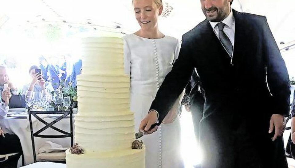 Danske traditioner var på skønneste vis flettet ind i det spanske bryllup. Blandt andet blev der danset brudevals til ”Det er så yndigt at følges ad” inden midnat (Foto: Privat)