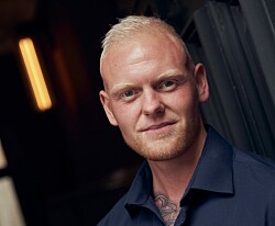 'Paradise'-Chris forlovet: Hun sagde JA