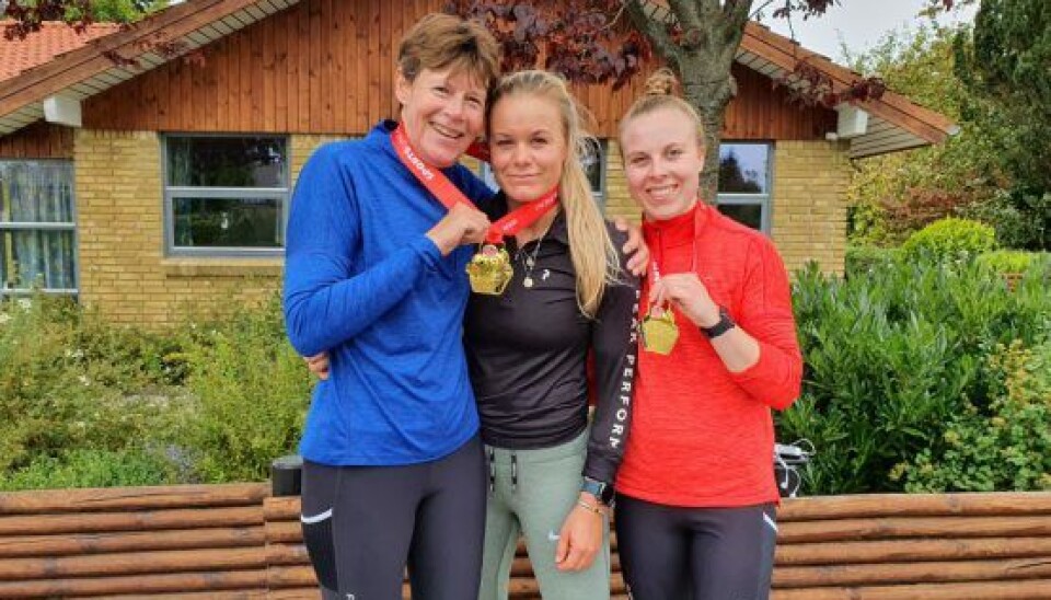 Mor Helle, Katrine og søster Rikke (Foto: privat)