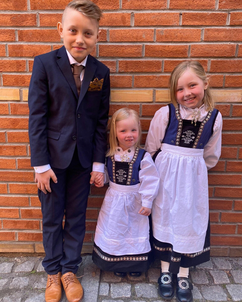 Sara med sin storebror Odin og storesøster Kaja.