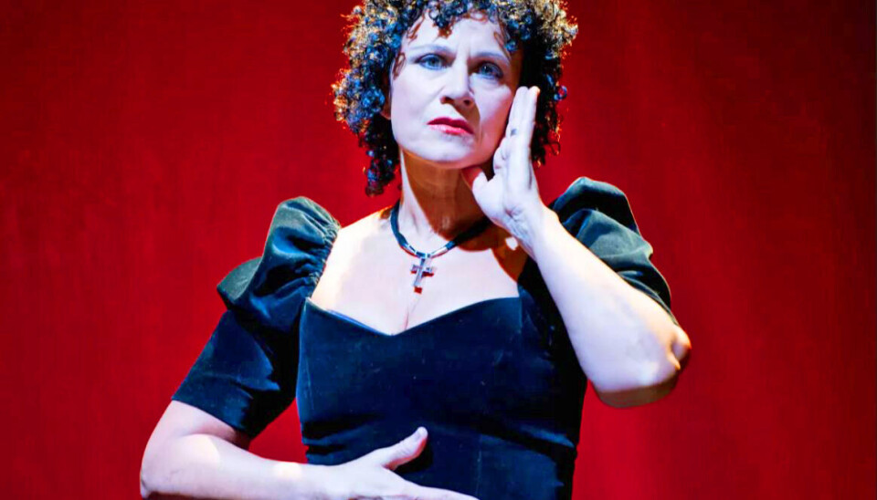 Til Kirstens store rolle som Edith Piaf på Det Ny Teater i 1991 fik hun fyldt det charmerende mellemrum mellem sine fortænder ud. – Teatret spurgte meget forsigtigt, om jeg havde noget imod at få bygget lidt plastik på. Det var ok for mig.