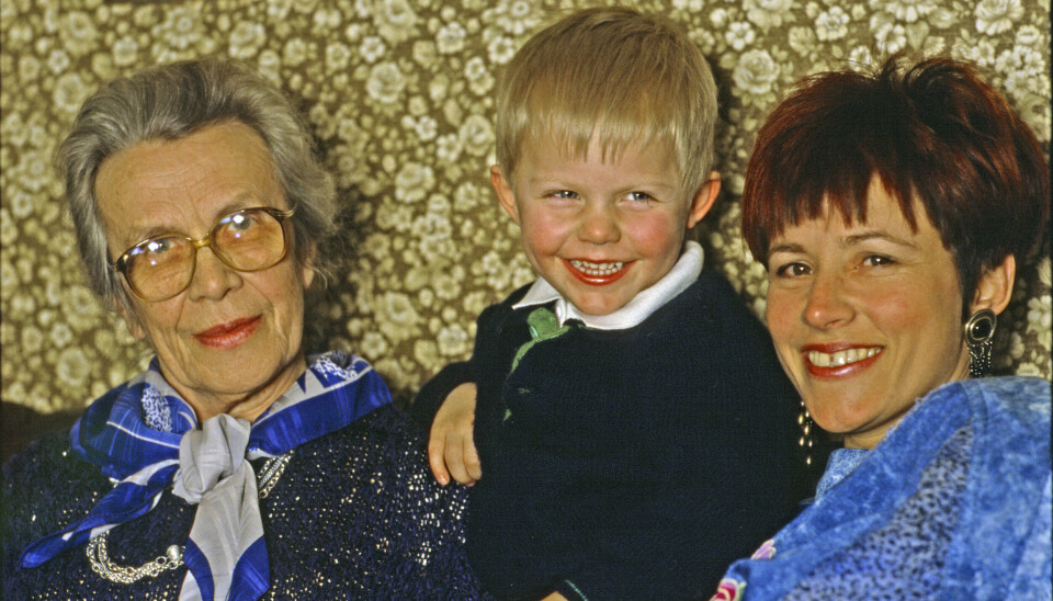 – Min mor, Nelly, som døde i 2019, blev 101 år, og hun ville nok sige, at jeg har stemmen efter hende. Jeg fik hende med i et kirkekor, da hun var 60 år, og der sang hun i 20 år. De var tre søstre, som blev over 100 år.