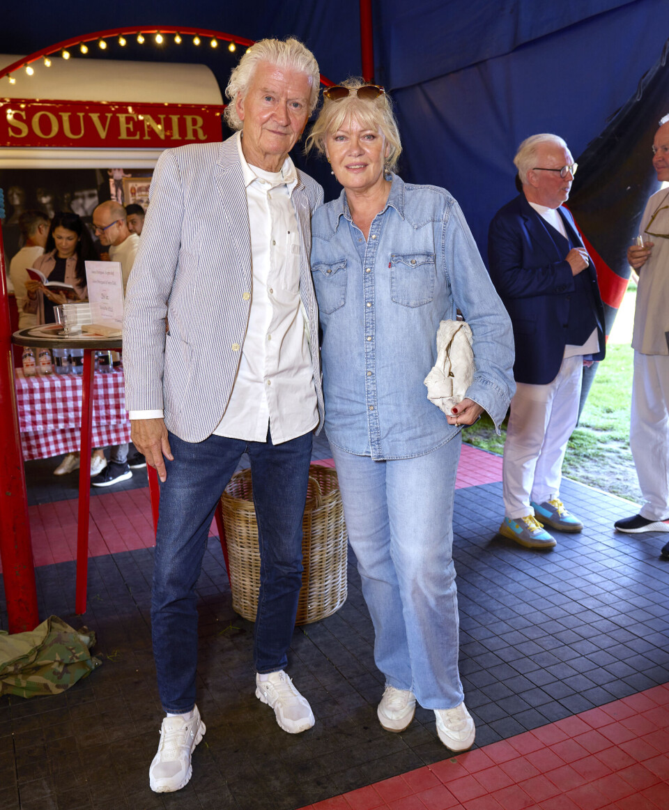 Sørens svoger, Jesper, 76, styrer sammen med sin hustru, Bente Lundquist, 71, grev Nikolais modelkarriere gennem deres bureau, Scoop.