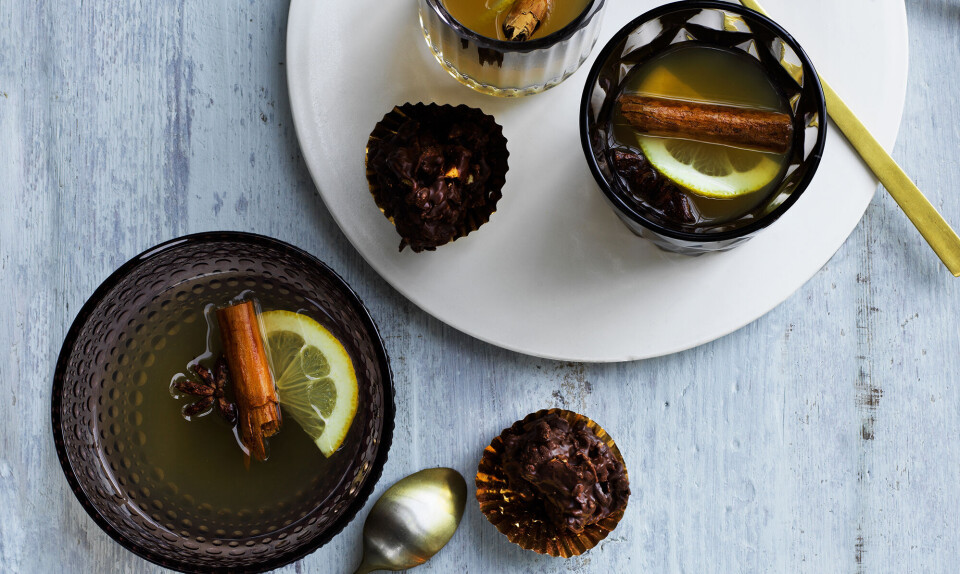 Toddy med æblemost og hyldeblomst
