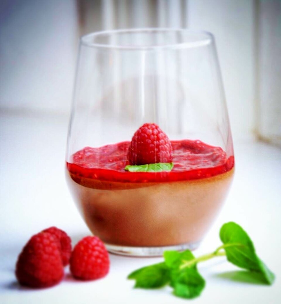 Chokolademousse med hindbærcoulis fra Hjemmet