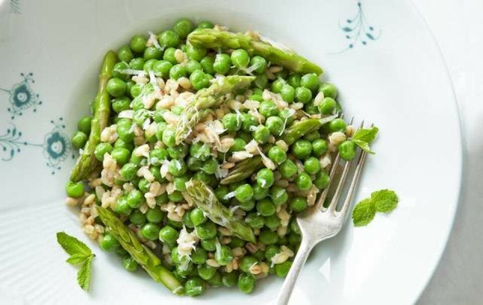 Orzotto med ærter og asparges