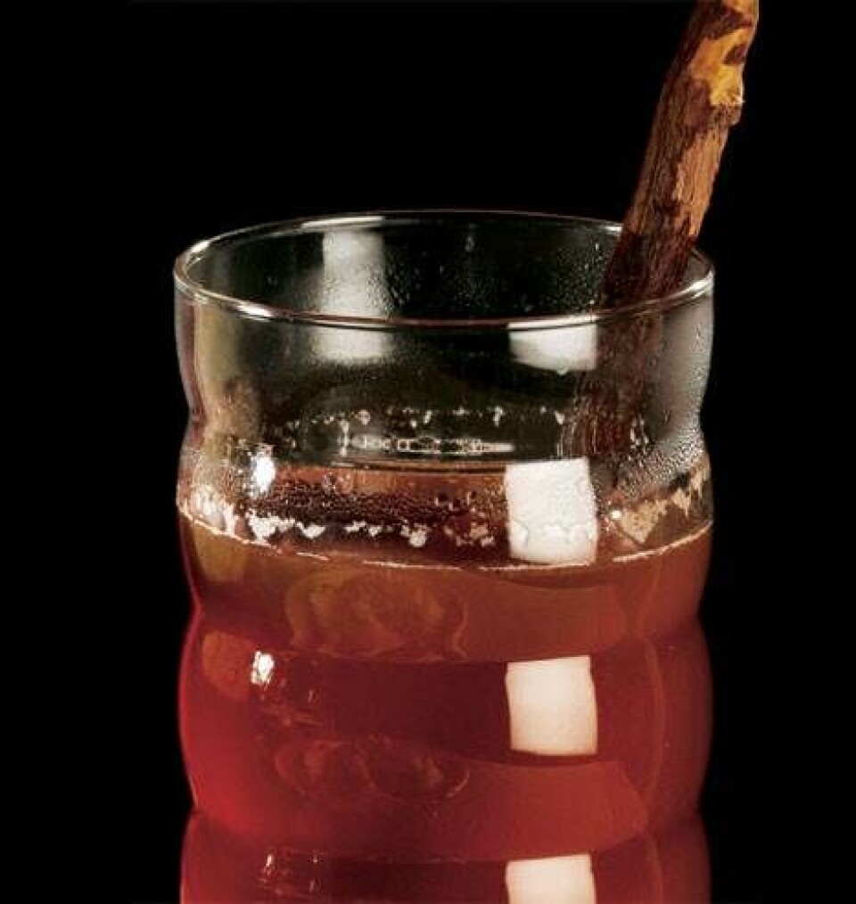 Varm æbletoddy med lakrids