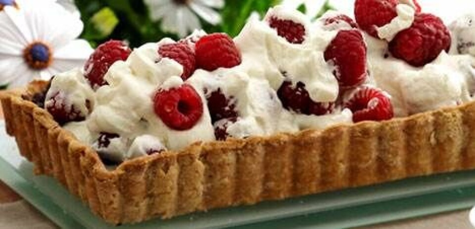 Chokoladetærte med friske hindbær