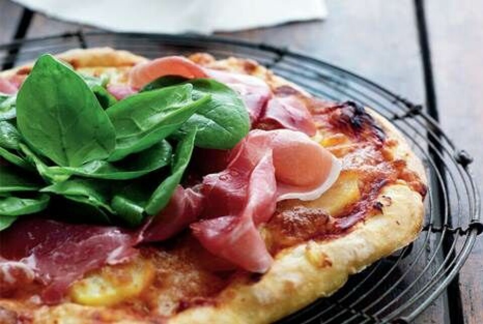 Pizza med kartofler og parmaskinke