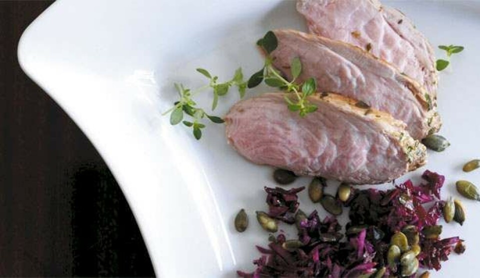 Opskrift på helstegt mørbrad med rødbedepesto