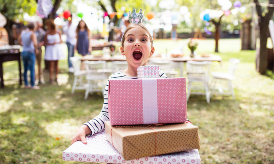 Vi drukner vores børn i gaver og glemmer, at vi gør dem en bjørnetjeneste