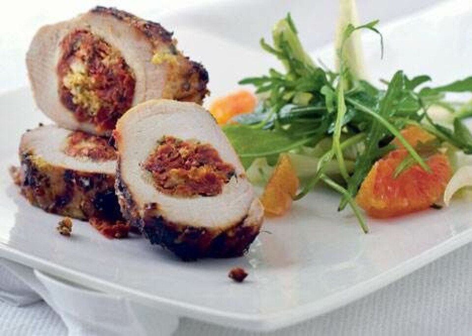 Fyldt mørbrad med appelsinsalat