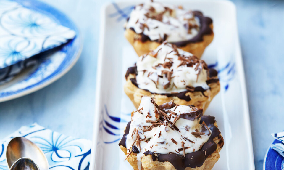 Tarteletter med cremet Daim-is