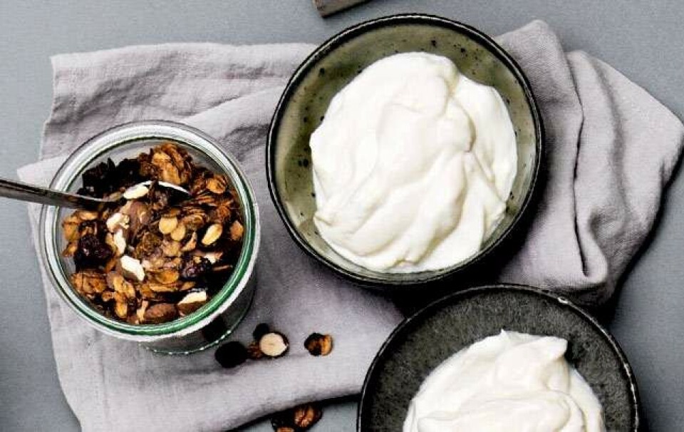 Hjemmelavet granola med drænet yoghurt
