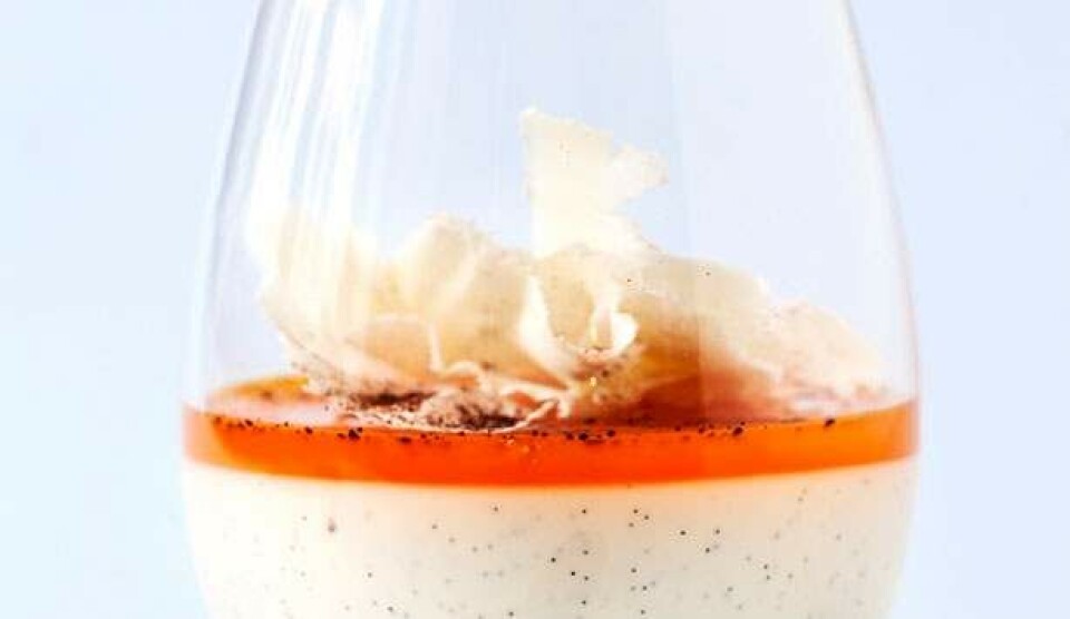 Opskrift på panna cotta med lakrids og havtorn