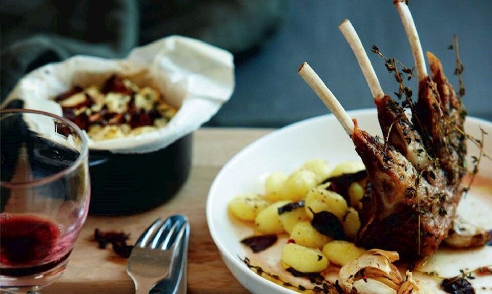 Stegt lammekrone med timian og gnocchi