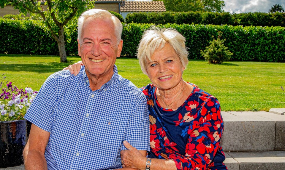 Keld og Hilda ser ind i kameraet og smiler