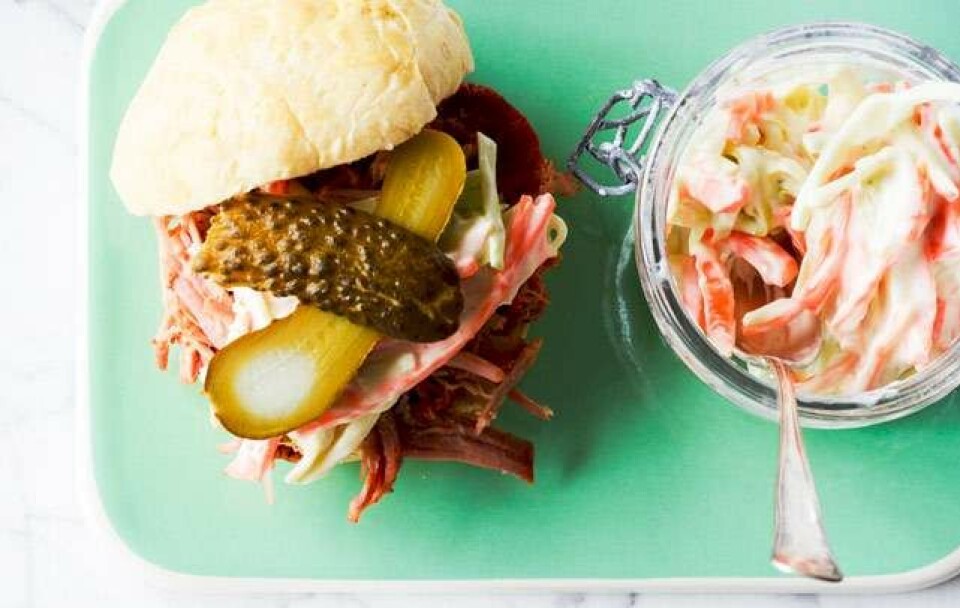 Pulled pork i bolle med coleslaw