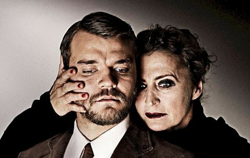 Billede 1 - Karen-Lise Mynster og Pilou Asbæk