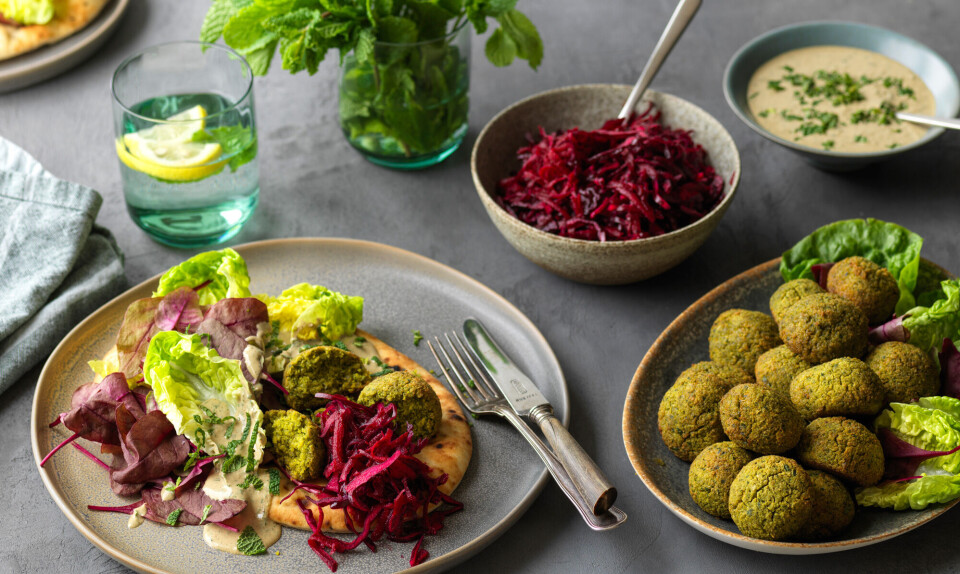 Grønne falafler med rødkål-rødbedesalat