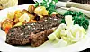Peberbøf med ovnbagte grønsager og julesalat