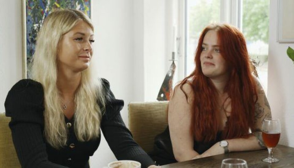 Christie og Rikke i 'Kærlighed hvor kragerne vender'. (Foto: Per Arnesen/TV 2)