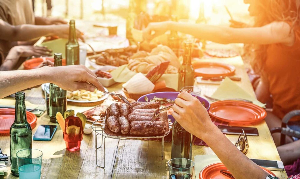 Slagterens bedste råd: Sådan undgår du brændte grillpølser + 2 fine alternativer til grillbøfferne