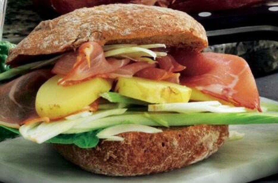Sandwich med skinke og kartofler