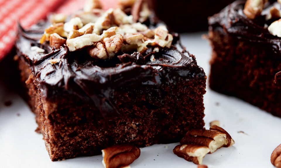 Chokoladekage med skumfiduser og pecannødder