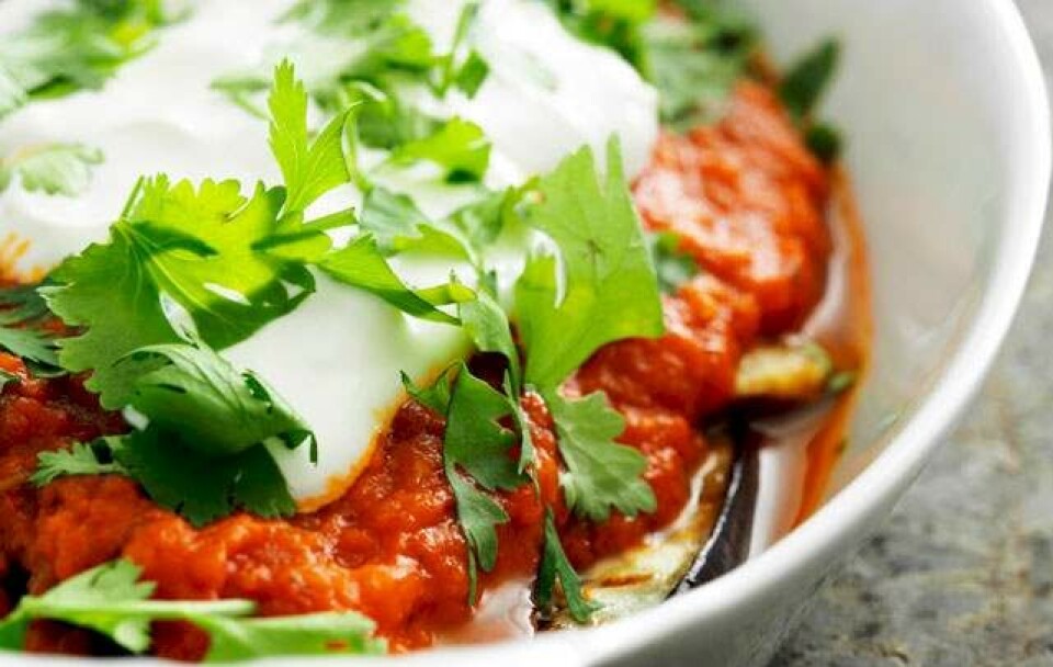Sådan laver du indisk aubergine med tomat