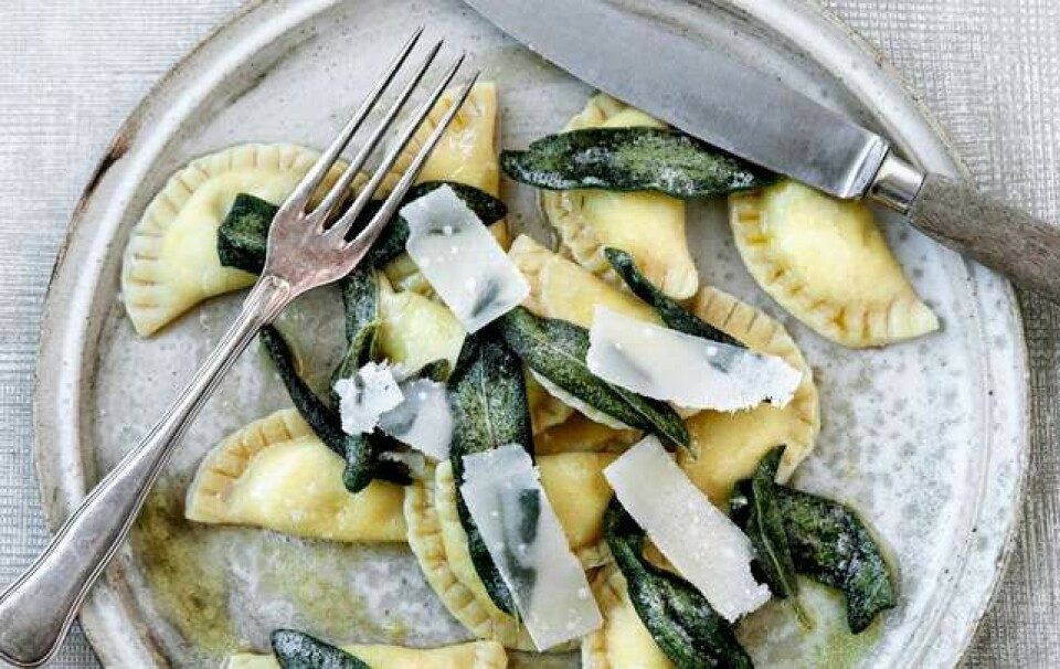 Billede 1 - Hjemmelavet ravioli med salvie, ricotta og citronskal