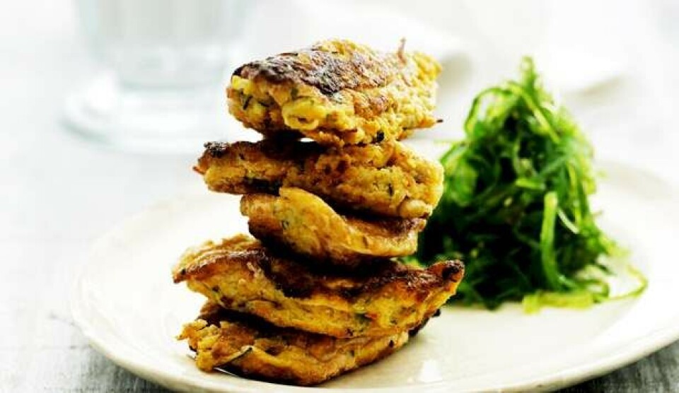 Opskrift på thaifiskefrikadeller med tangsalat